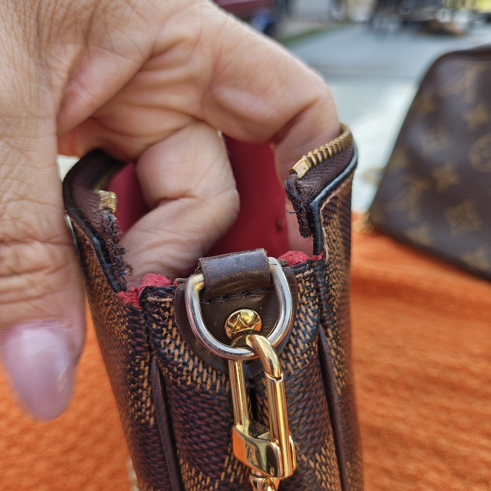 Louis Vuitton Damier Eva Clutch - Picture 11 of 16